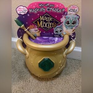 Magic Mixies Magical Cauldron Interactive Toy with 20+ Sounds & Reactions